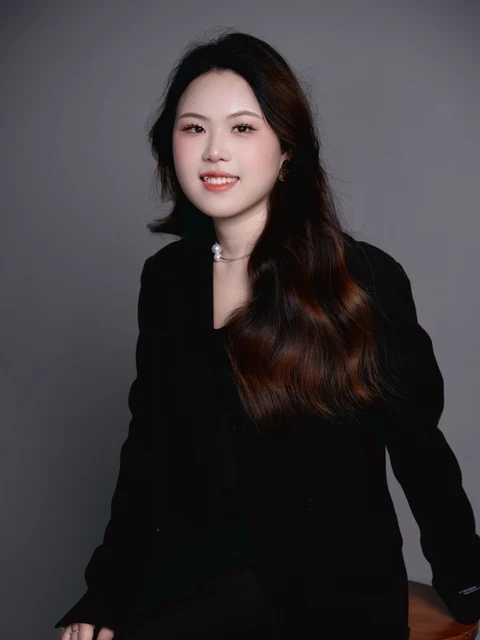 周婷宇人物照片